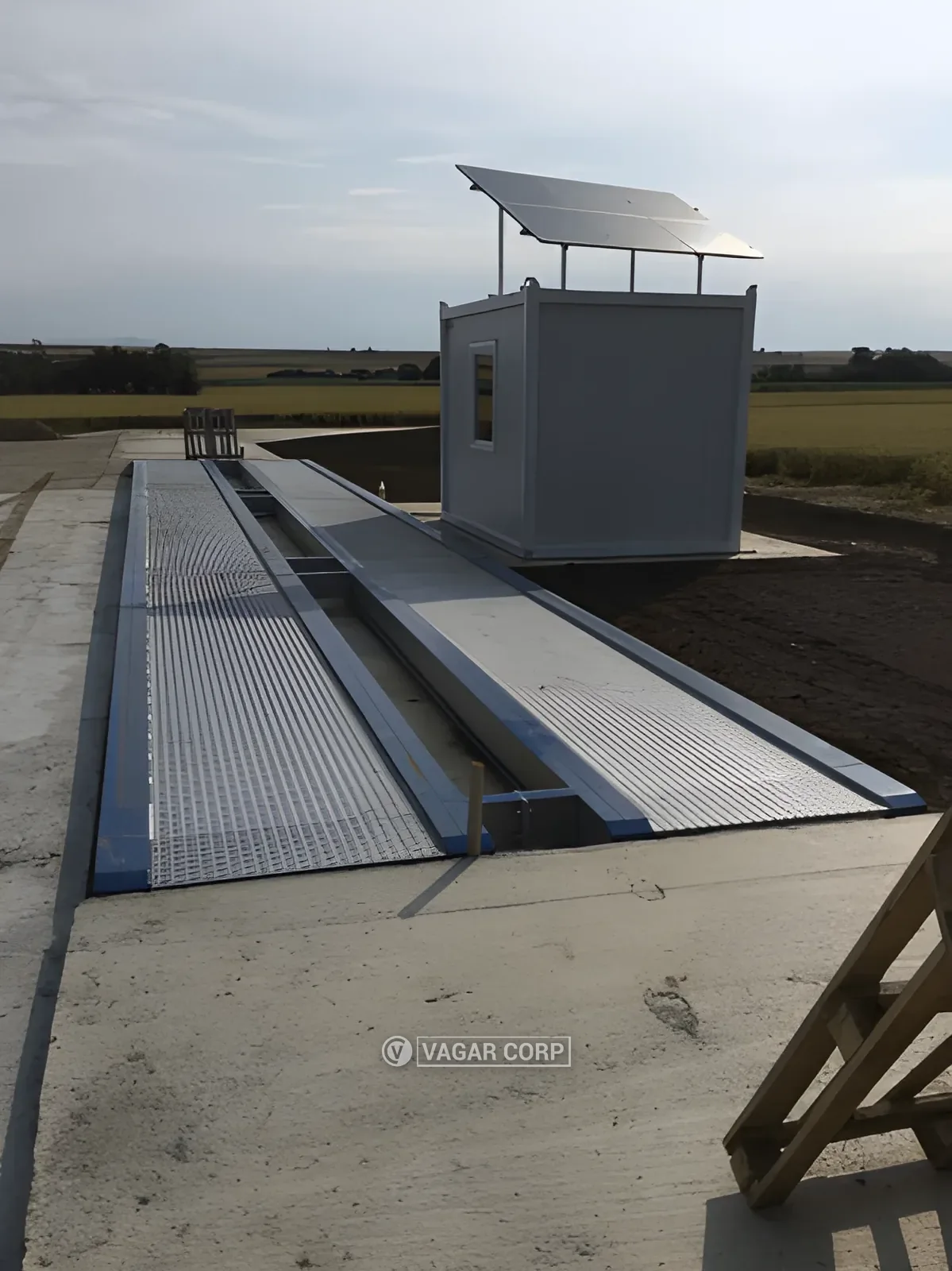 Kamionska vaga i vagarska kućica sa solarnim panelom