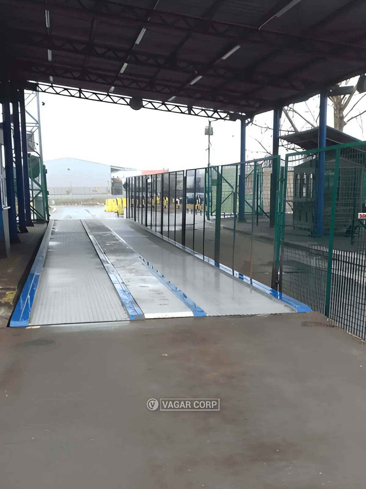 Natkrivena čelična kamionska vaga sa ogradom